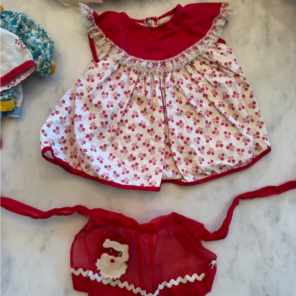 Vintage 1960s Mattel Tiny Thumbelina Doll plus her outfits & She Still Works! - Picture 12 of 17